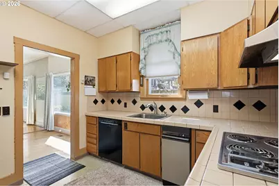 805 E 12th St, The Dalles, OR 97058 - Photo 17