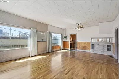 805 E 12th St, The Dalles, OR 97058 - Photo 11