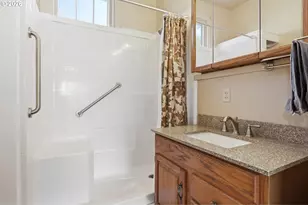 805 E 12th St, The Dalles, OR 97058 - Photo 21