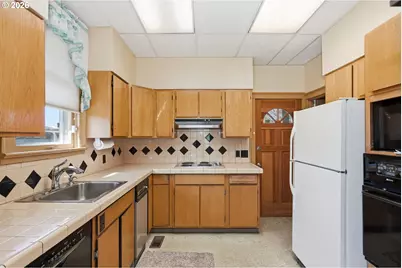 805 E 12th St, The Dalles, OR 97058 - Photo 15