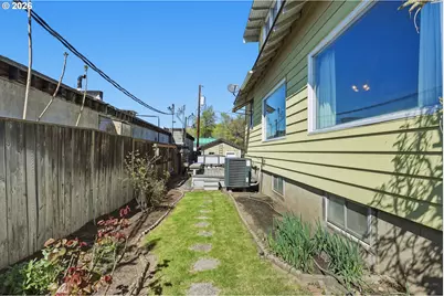 805 E 12th St, The Dalles, OR 97058 - Photo 5