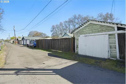 805 E 12th St, The Dalles, OR 97058 - Photo 31