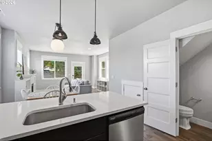 9578 N Burr Ave, Portland, OR 97203 - Photo 15