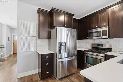 9578 N Burr Ave, Portland, OR 97203 - Photo 13