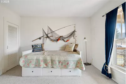 210 Cypress Ave, Garibaldi, OR 97118 - Photo 11
