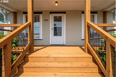 210 Cypress Ave, Garibaldi, OR 97118 - Photo 5