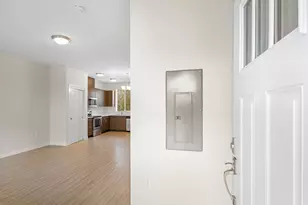 10843 E Burnside St, Portland, OR 97216 - Photo 7