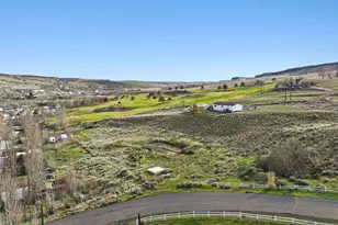 1100 Columbia View Dr, Arlington, OR 97812 - Photo 1