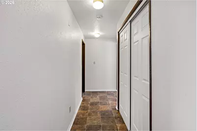 1063 S 4th St, Coos Bay, OR 97420 - Photo 5