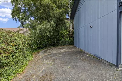 1063 S 4th St, Coos Bay, OR 97420 - Photo 7