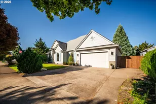 12132 Hazel Park Dr, Oregon City, OR 97045 - Photo 3