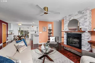 2817 NE Meadow Ct, Hillsboro, OR 97124 - Photo 5