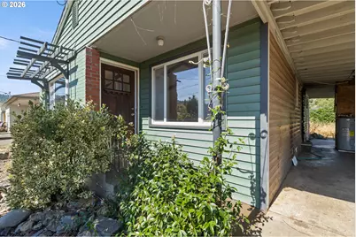 324 W Berdine St, Roseburg, OR 97471 - Photo 5