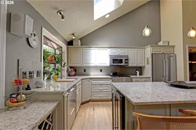 1933 SW Broadleaf Dr, Portland, OR 97219 - Photo 11