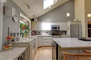 1933 SW Broadleaf Dr, Portland, OR 97219 - Photo 11