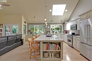 1933 SW Broadleaf Dr, Portland, OR 97219 - Photo 9