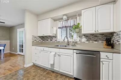 609 E Sunset Ct, Newberg, OR 97132 - Photo 13