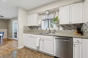 609 E Sunset Ct, Newberg, OR 97132 - Photo 13