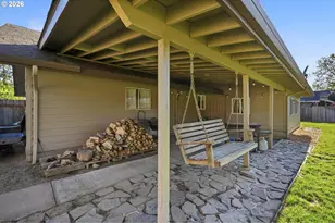 609 E Sunset Ct, Newberg, OR 97132 - Photo 29