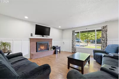 609 E Sunset Ct, Newberg, OR 97132 - Photo 7