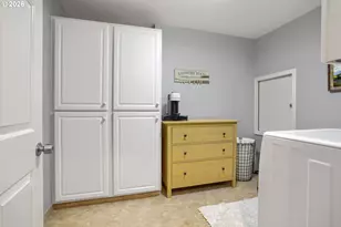 1719 NW Miller Hill Ct, Portland, OR 97229 - Photo 27