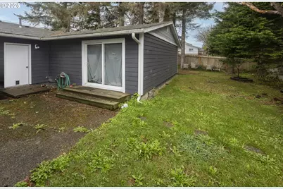 1111 SW 13th St, Lincoln City, OR 97367 - Photo 25