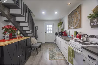 1111 SW 13th St, Lincoln City, OR 97367 - Photo 7