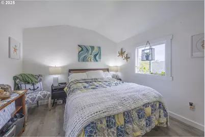 1111 SW 13th St, Lincoln City, OR 97367 - Photo 11