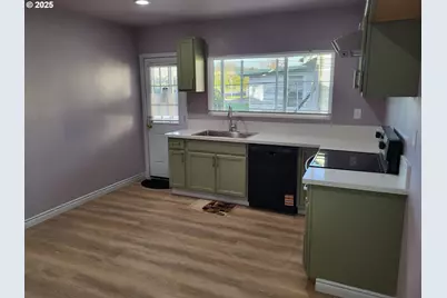 811 Laurel Ave, Reedsport, OR 97467 - Photo 9