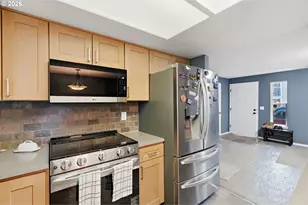 10618 SW 49th Ave, Portland, OR 97219 - Photo 13
