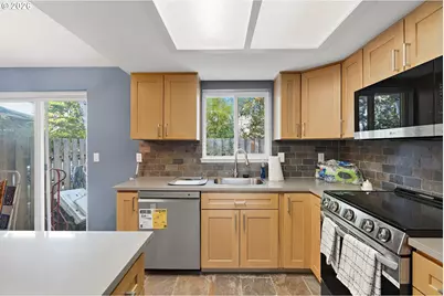 10618 SW 49th Ave, Portland, OR 97219 - Photo 15