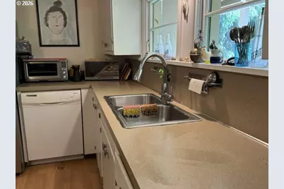 488 Walnut Ln, Eugene, OR 97401 - Photo 17