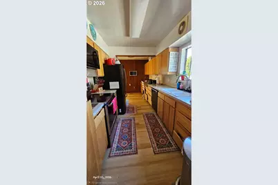 488 Walnut Ln, Eugene, OR 97401 - Photo 3