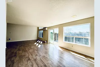 743 Marine View Dr, Longview, WA 98632 - Photo 11