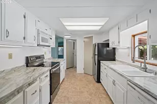 39202 Camp Creek Rd, Springfield, OR 97478 - Photo 11