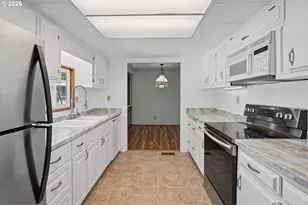 39202 Camp Creek Rd, Springfield, OR 97478 - Photo 15