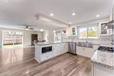 1893 NE 12th Ave, Hillsboro, OR 97124 - Photo 11