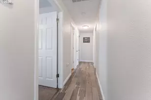 1893 NE 12th Ave, Hillsboro, OR 97124 - Photo 17