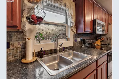 299 SW 3rd Ave, Canby, OR 97013 - Photo 9