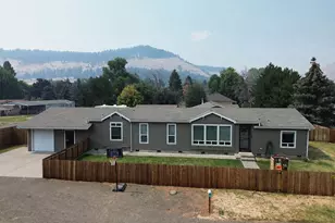 3008 N 1st St, La Grande, OR 97850 - Photo 1