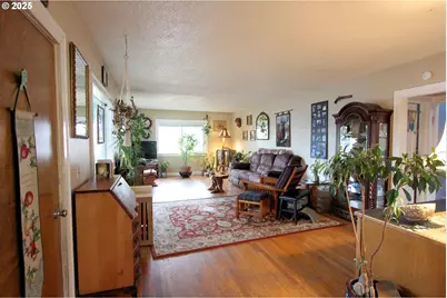 1913 E St, Washougal, WA 98671 - Photo 5