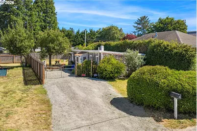 875 Division St NE, Bandon, OR 97411 - Photo 21