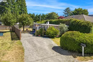 875 Division St NE, Bandon, OR 97411 - Photo 21