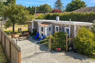875 Division St NE, Bandon, OR 97411 - Photo 5