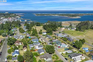875 Division St NE, Bandon, OR 97411 - Photo 19
