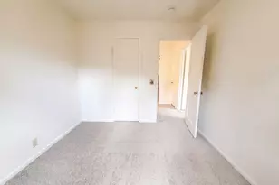 11500 SE Hawthorne St, Portland, OR 97216 - Photo 3