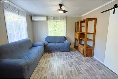 885 E 10th St, Coquille, OR 97423 - Photo 9