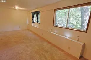 885 E 10th St, Coquille, OR 97423 - Photo 27