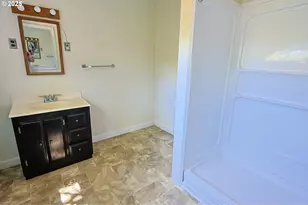 885 E 10th St, Coquille, OR 97423 - Photo 23