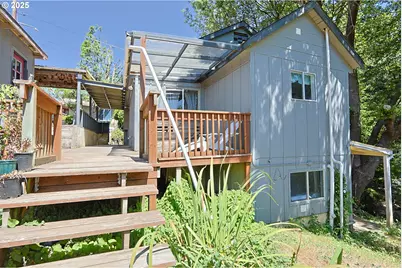 885 E 10th St, Coquille, OR 97423 - Photo 33